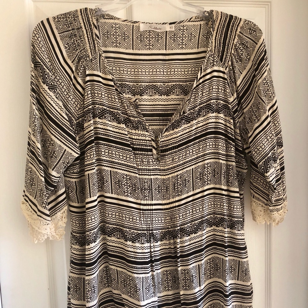 Pretty casual blouse with embroidery throughout